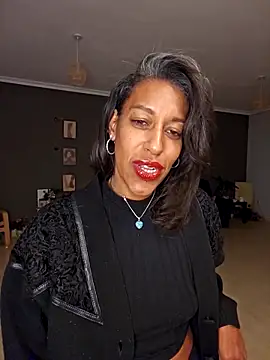 Goldenlace online show from November 15, 2025, 8:57 pm