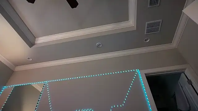 Vivian MayXxX online show from April 6, 2026, 9:05 pm