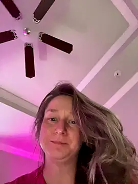 Snapshot of Vivian_MayXxX chatting on October 2, 2025, 10:57 pm Vivian MayXxX online show from October 2, 2025, 10:57 pm