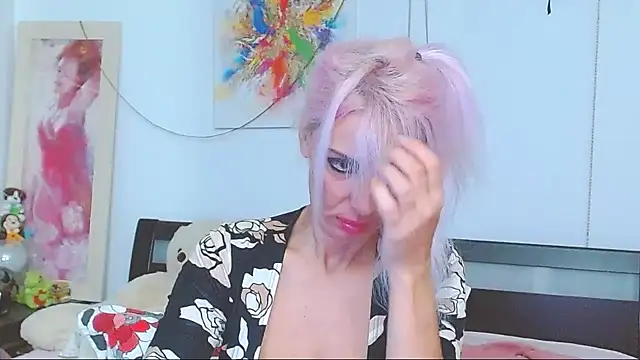 Snapshot of HoneyLara chatting on October 11, 2025, 7:04 pm HoneyLara online show from October 11, 2025, 7:04 pm