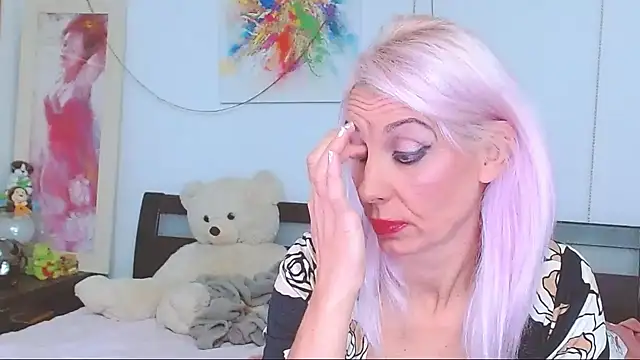 Snapshot of HoneyLara chatting on October 2, 2025, 8:23 pm HoneyLara online show from October 2, 2025, 8:23 pm