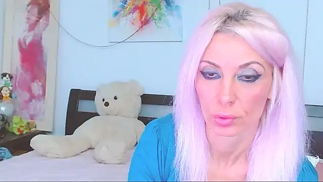 Snapshot of HoneyLara chatting on October 17, 2025, 8:54 pm HoneyLara online show from October 17, 2025, 8:54 pm