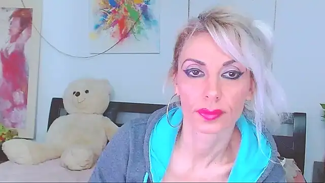 HoneyLara online show from March 1, 2026, 9:48 pm