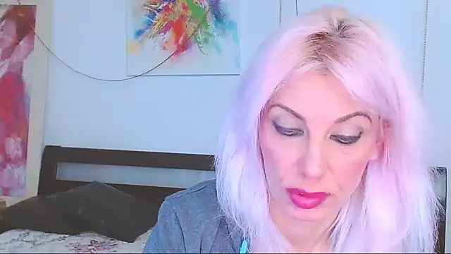 HoneyLara online show from February 19, 2025, 8:20 pm