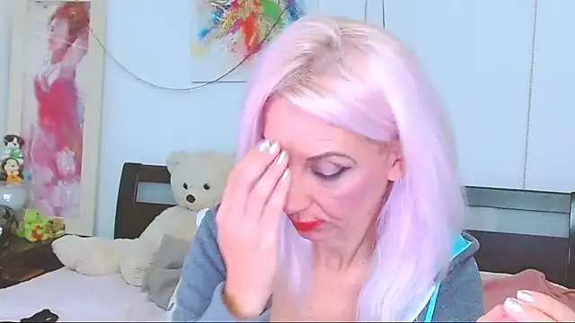 Snapshot of HoneyLara chatting on October 3, 2025, 7:59 pm HoneyLara online show from October 3, 2025, 7:59 pm