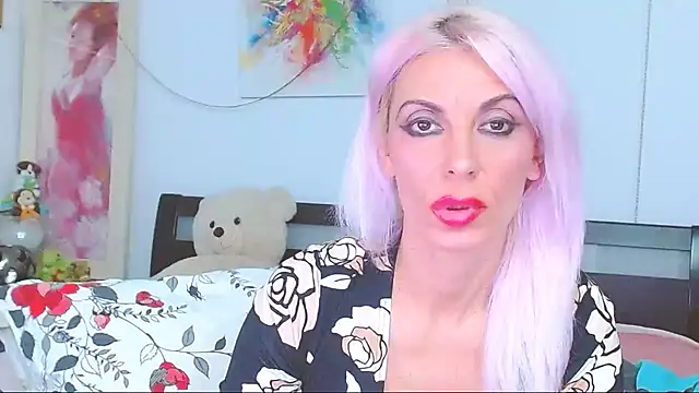 Snapshot of HoneyLara chatting on October 9, 2025, 8:20 pm HoneyLara online show from October 9, 2025, 8:20 pm