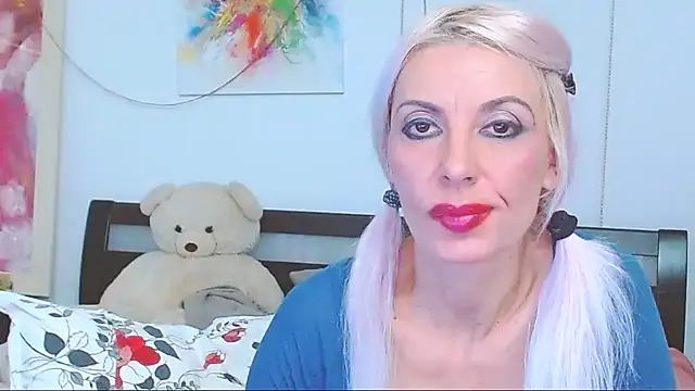 Snapshot of HoneyLara chatting on October 6, 2025, 8:42 pm HoneyLara online show from October 6, 2025, 8:42 pm