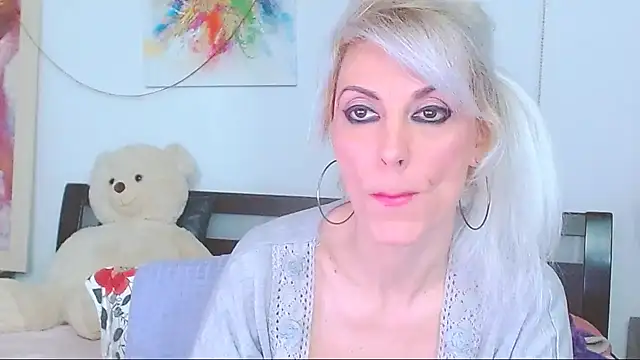 HoneyLara online show from March 29, 2026, 9:05 pm