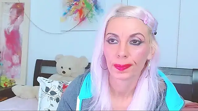 Snapshot of HoneyLara chatting on October 4, 2025, 8:43 pm HoneyLara online show from October 4, 2025, 8:43 pm