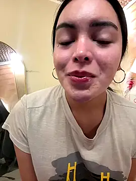 HotstuffCherrySummer online show from November 30, 2025, 8:37 am