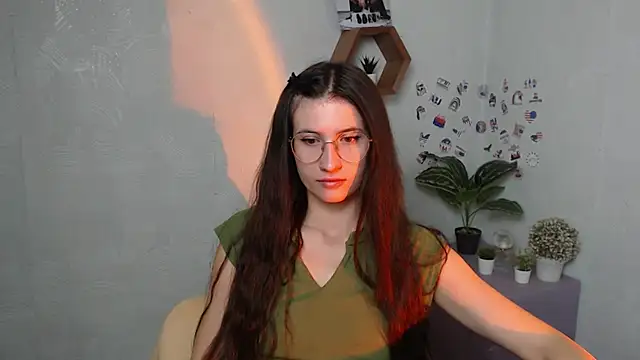 Snapshot of MaryEm976 chatting on October 6, 2025, 6:03 am MaryEm976 online show from October 6, 2025, 6:03 am