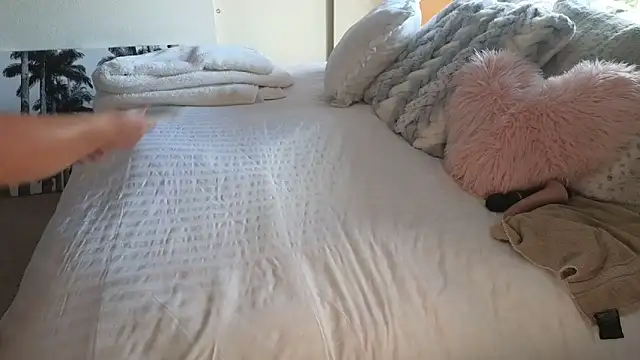 JESS LOVES online show from April 17, 2026, 6:22 pm