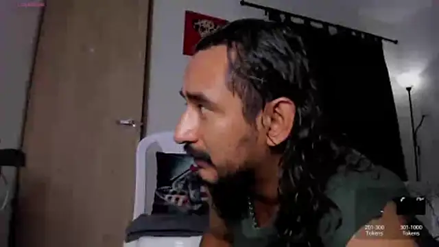 Snapshot of Cloudy_pigDude chatting on December 19, 2025, 6:05 am Cloudy pigDude online show from December 19, 2025, 6:05 am