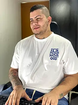 Snapshot of Thomas_chubbyxhot chatting on November 7, 2025, 1:21 am Thomas chubbyxhot online show from November 7, 2025, 1:21 am