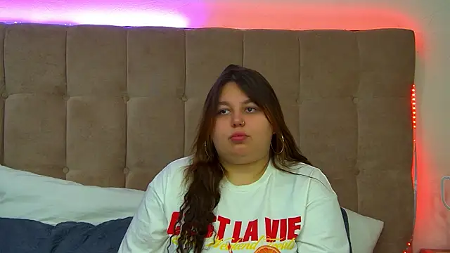 Snapshot of LillianKim chatting on September 18, 2025, 6:33 pm LillianKim online show from September 18, 2025, 6:33 pm