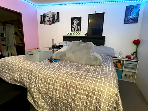 Snapshot of AngelSinz69 chatting on October 12, 2025, 4:14 am AngelSinz69 online show from October 12, 2025, 4:14 am