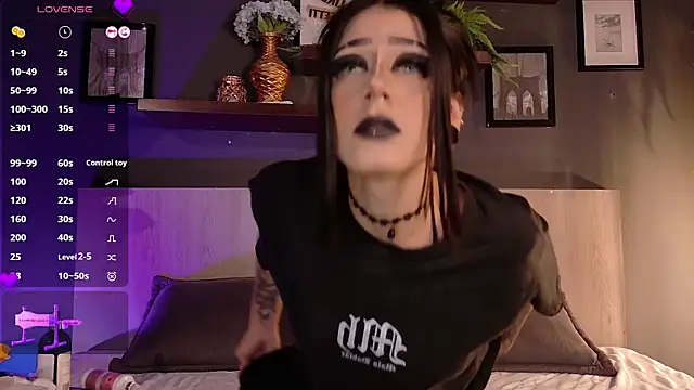 Mackenzie Moore online show from October 9, 2025, 12:11 am