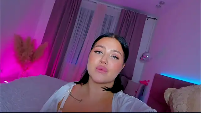 KylieLips online show from September 18, 2025, 6:55 pm