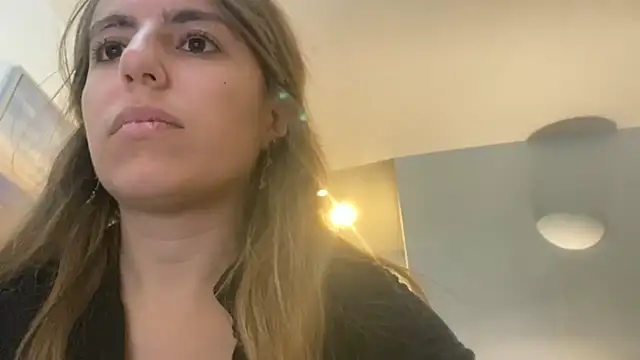 Mollyy998 online show from November 4, 2025, 6:33 pm