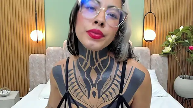 NicoleBlum online show from March 6, 2025, 9:31 pm