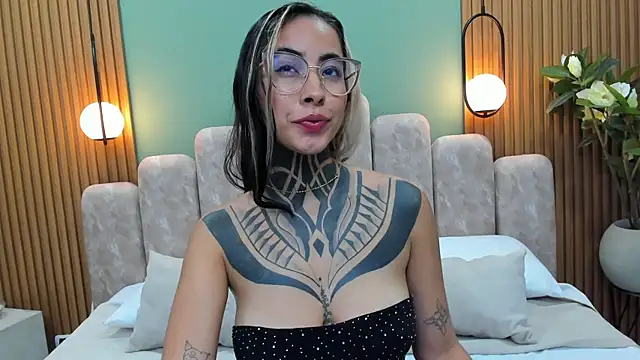 NicoleBlum online show from March 15, 2025, 5:37 pm