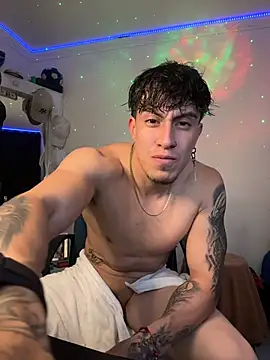 strongboy  online show from December 13, 2025, 8:04 pm