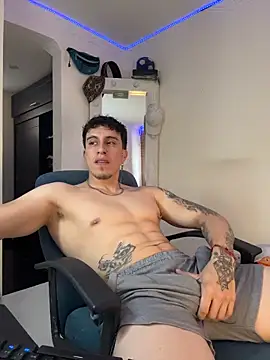 strongboy  online show from May 16, 2026, 9:36 pm