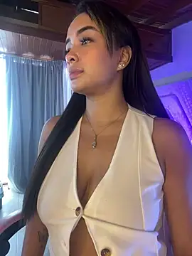 LEAH DOUUGLASS online show from March 17, 2025, 6:00 pm