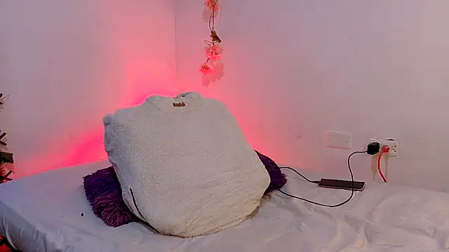 -Camila  online show from April 17, 2026, 2:03 am