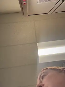 cinnatitties online show from October 3, 2025, 7:48 pm