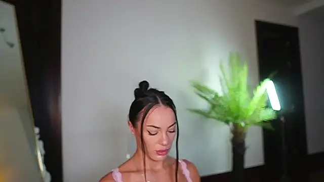 Snapshot of Katyerave chatting on September 25, 2025, 8:15 pm Katyerave online show from September 25, 2025, 8:15 pm