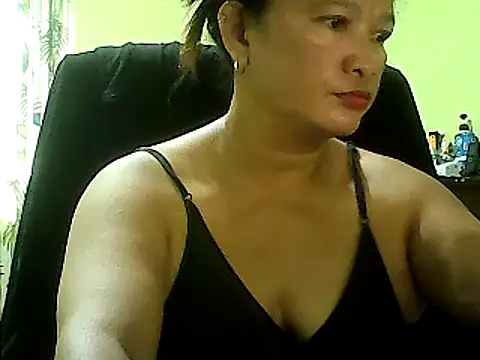 Snapshot of hott_scarlett chatting on March 2, 2025, 10:56 pm hott scarlett online show from March 2, 2025, 10:56 pm