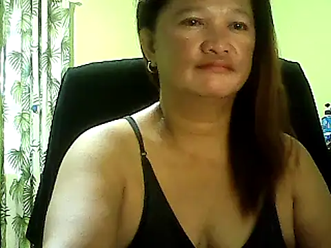 Snapshot of hott_scarlett chatting on February 16, 2025, 10:33 pm hott scarlett online show from February 16, 2025, 10:33 pm