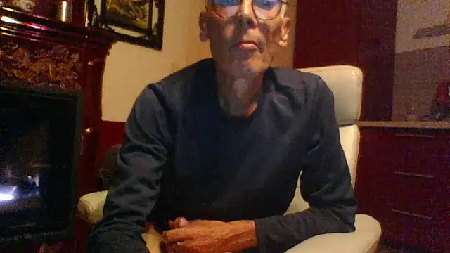 pierre5004 online show from October 9, 2025, 6:08 pm