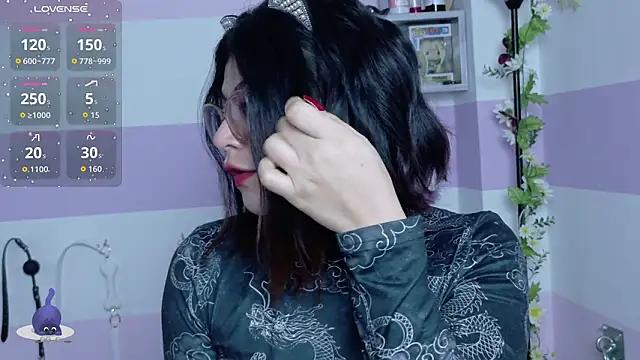 Catwhite  online show from February 20, 2026, 4:53 pm