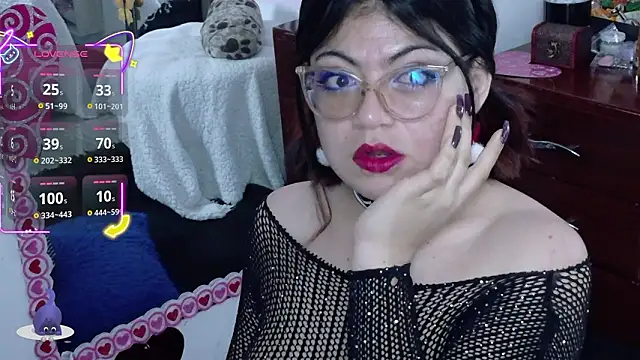 Catwhite  online show from February 26, 2026, 5:13 pm