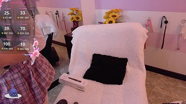 Catwhite  online show from March 12, 2026, 4:55 pm