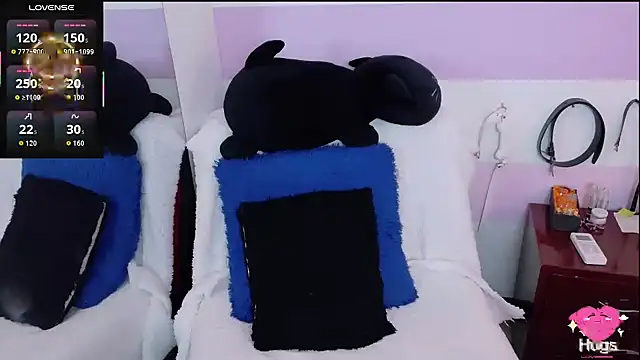 Catwhite  online show from October 8, 2025, 7:14 pm