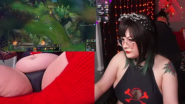 Snapshot of evamila chatting on November 2, 2025, 10:59 pm evamila online show from November 2, 2025, 10:59 pm