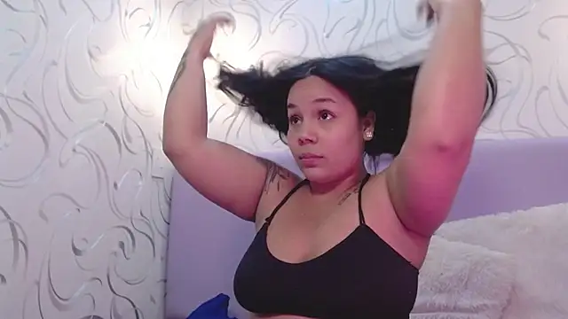 Snapshot of EmilyQueen3x chatting on October 19, 2025, 5:48 pm EmilyQueen3x online show from October 19, 2025, 5:48 pm