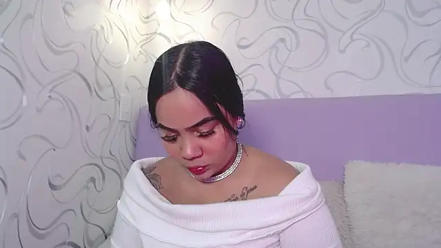 Snapshot of EmilyQueen3x chatting on November 1, 2025, 2:22 pm EmilyQueen3x online show from November 1, 2025, 2:22 pm