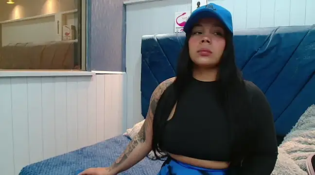 EmilyQueen3x online show from February 25, 2025, 1:10 pm