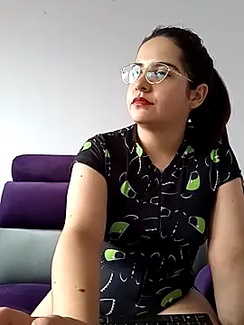 MiaLaurenzz online show from February 15, 2025, 5:07 pm