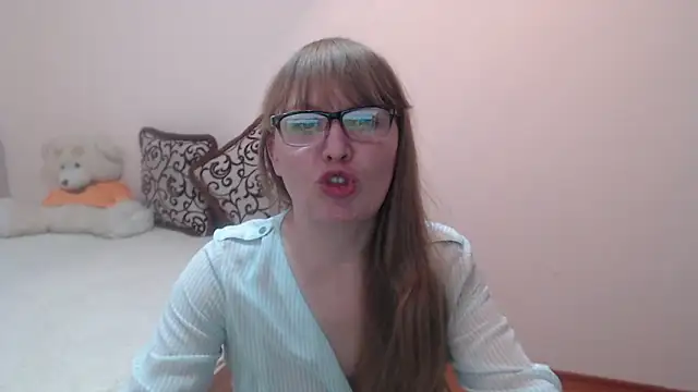 Snapshot of MargotLot chatting on February 27, 2025, 11:06 am MargotLot online show from February 27, 2025, 11:06 am