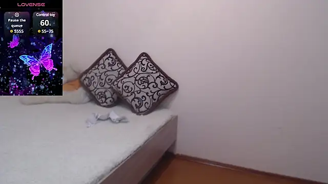 Snapshot of MargotLot chatting on February 15, 2025, 8:11 am MargotLot online show from February 15, 2025, 8:11 am