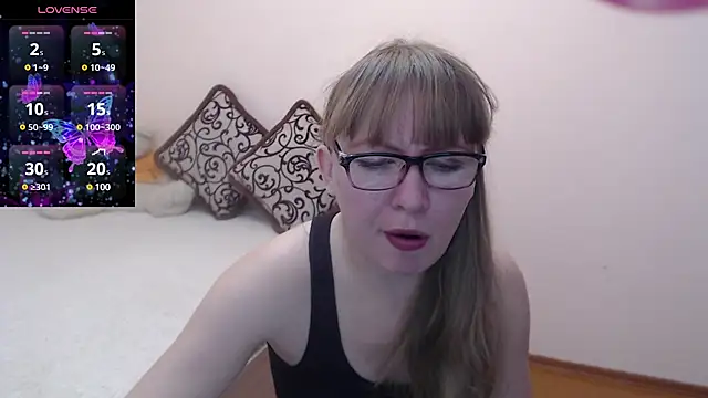 Snapshot of MargotLot chatting on January 8, 2025, 7:34 am MargotLot online show from January 8, 2025, 7:34 am