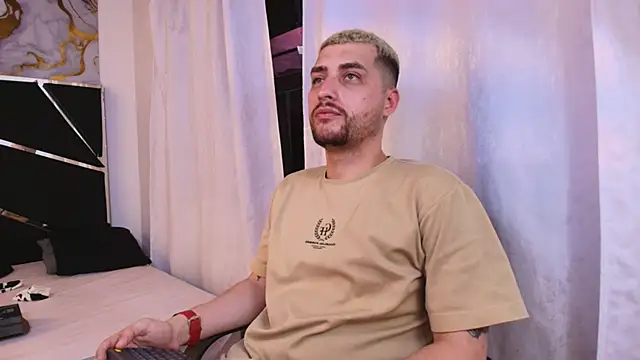 Snapshot of Pleasure_Vibes23 chatting on October 14, 2025, 10:31 pm Pleasure Vibes23 online show from October 14, 2025, 10:31 pm