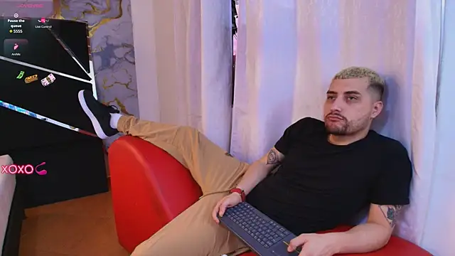 Snapshot of Pleasure_Vibes23 chatting on October 13, 2025, 9:16 pm Pleasure Vibes23 online show from October 13, 2025, 9:16 pm