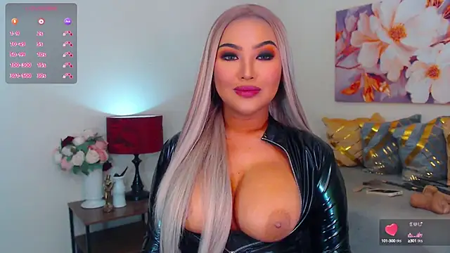 HugeCock Savanna online show from September 19, 2025, 11:20 pm