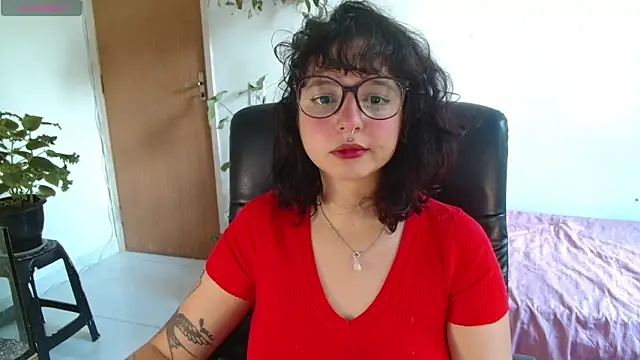 Snapshot of myamillor chatting on October 28, 2025, 12:04 pm myamillor online show from October 28, 2025, 12:04 pm